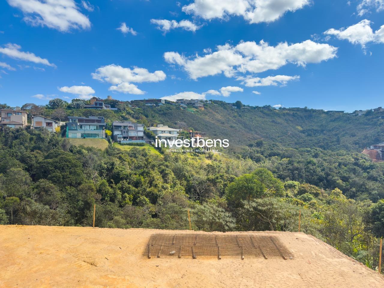 Casa em condomínio à venda no Vale dos Cristais: 