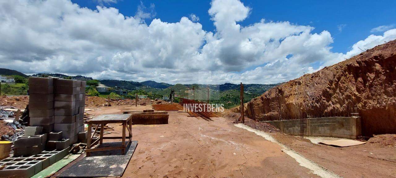 Lote em condomínio à venda no Vale dos Cristais: 