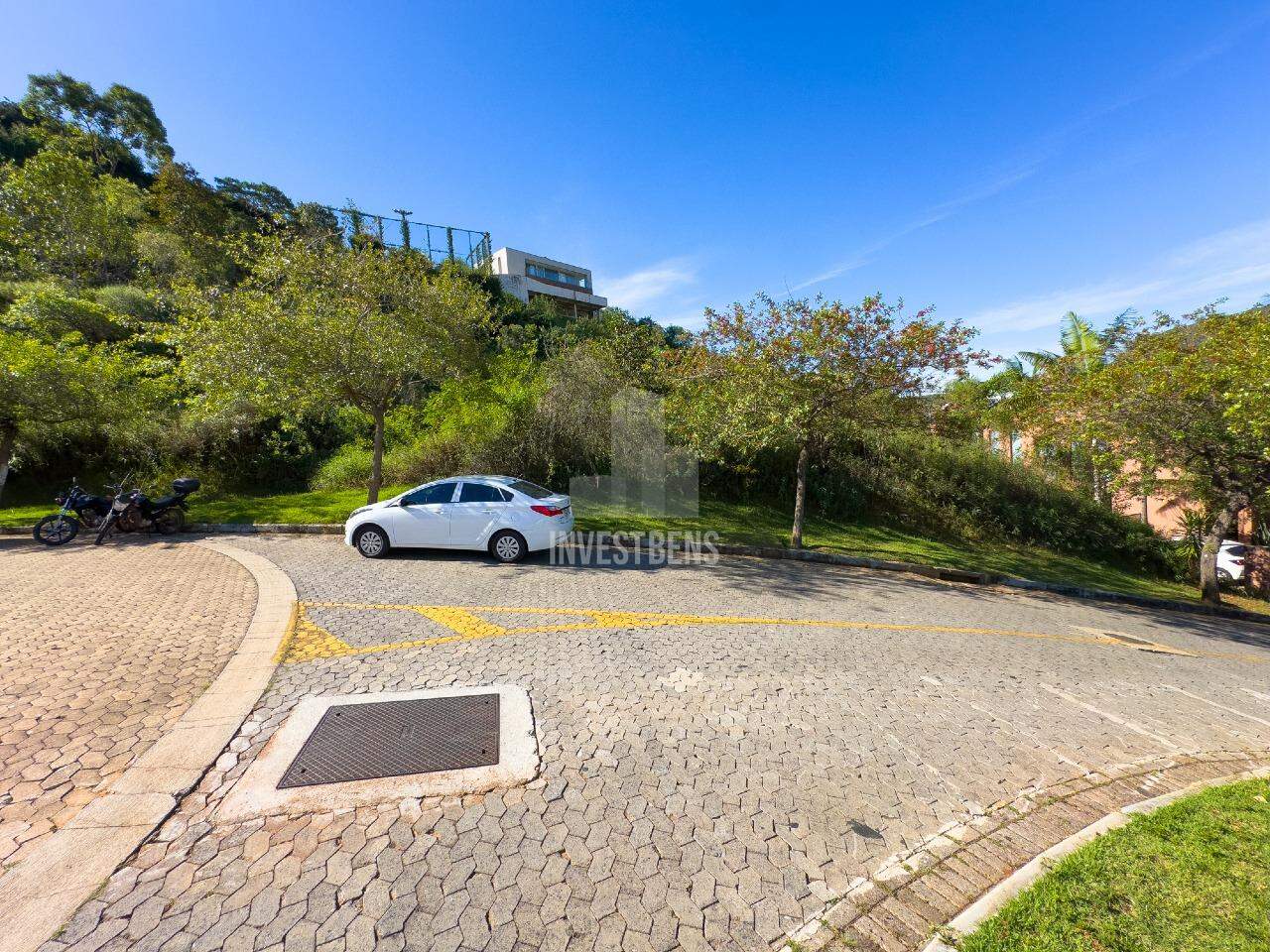 Lote em condomínio à venda no Vale dos Cristais: 