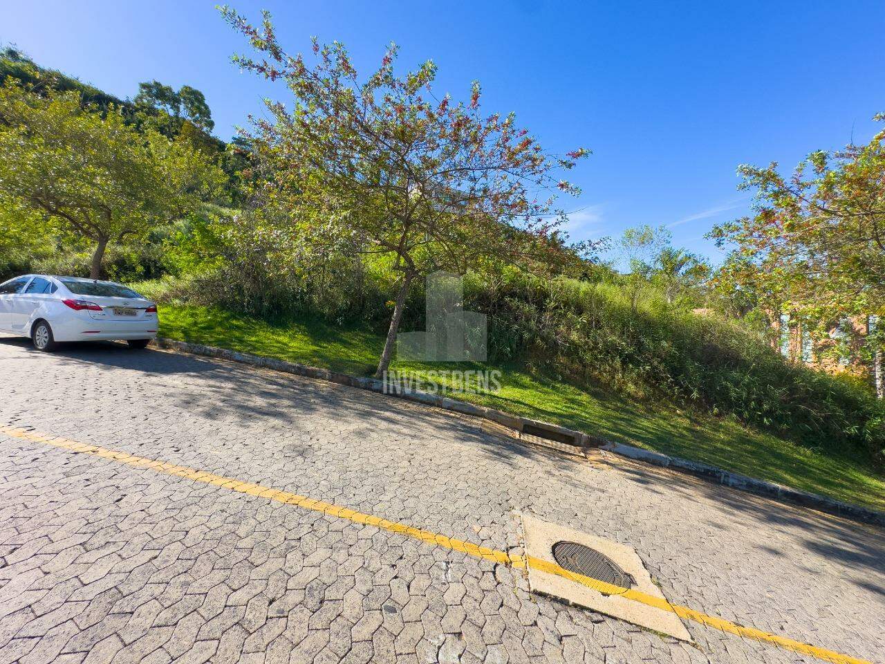 Lote em condomínio à venda no Vale dos Cristais: 