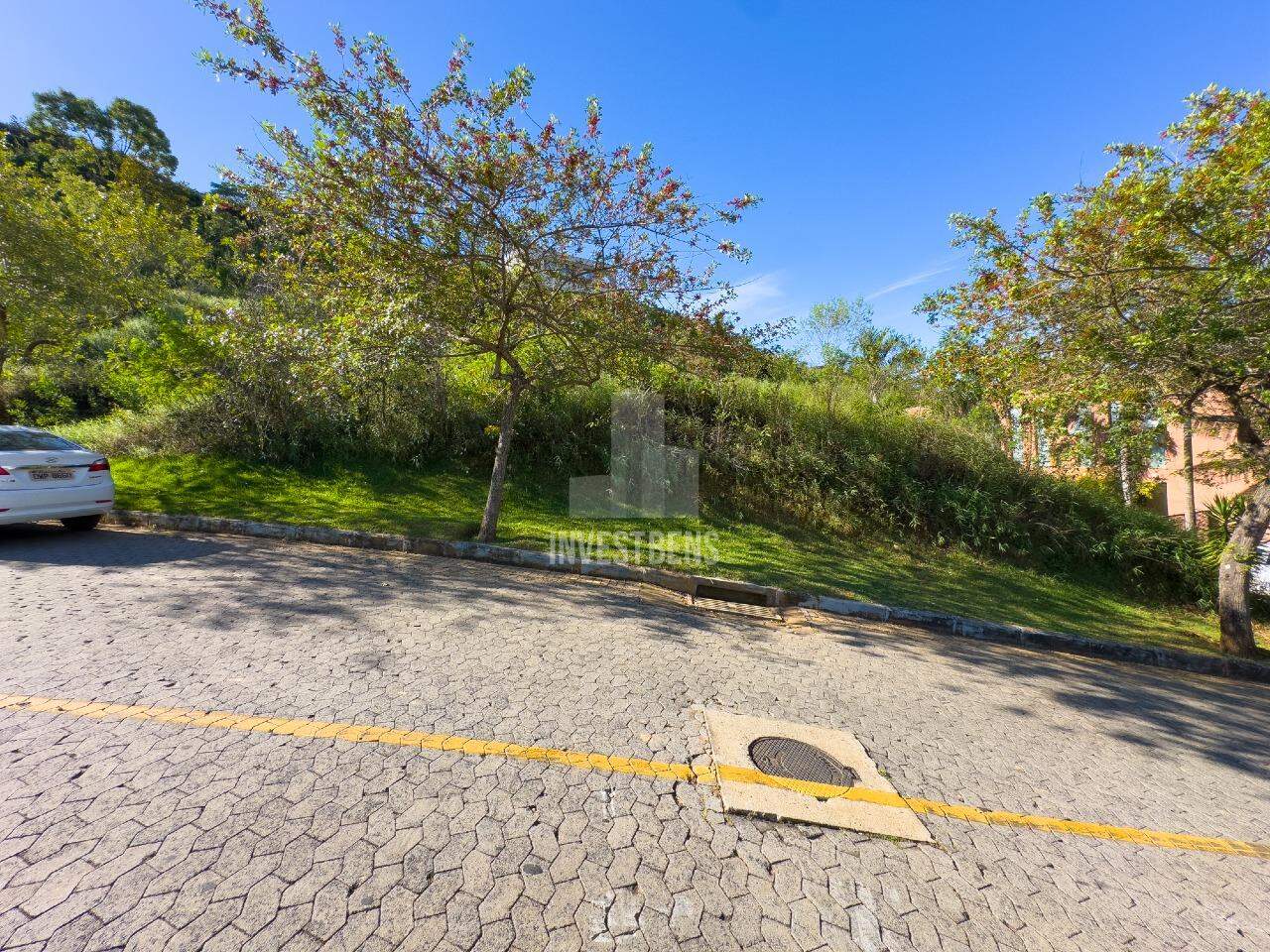 Lote em condomínio à venda no Vale dos Cristais: 