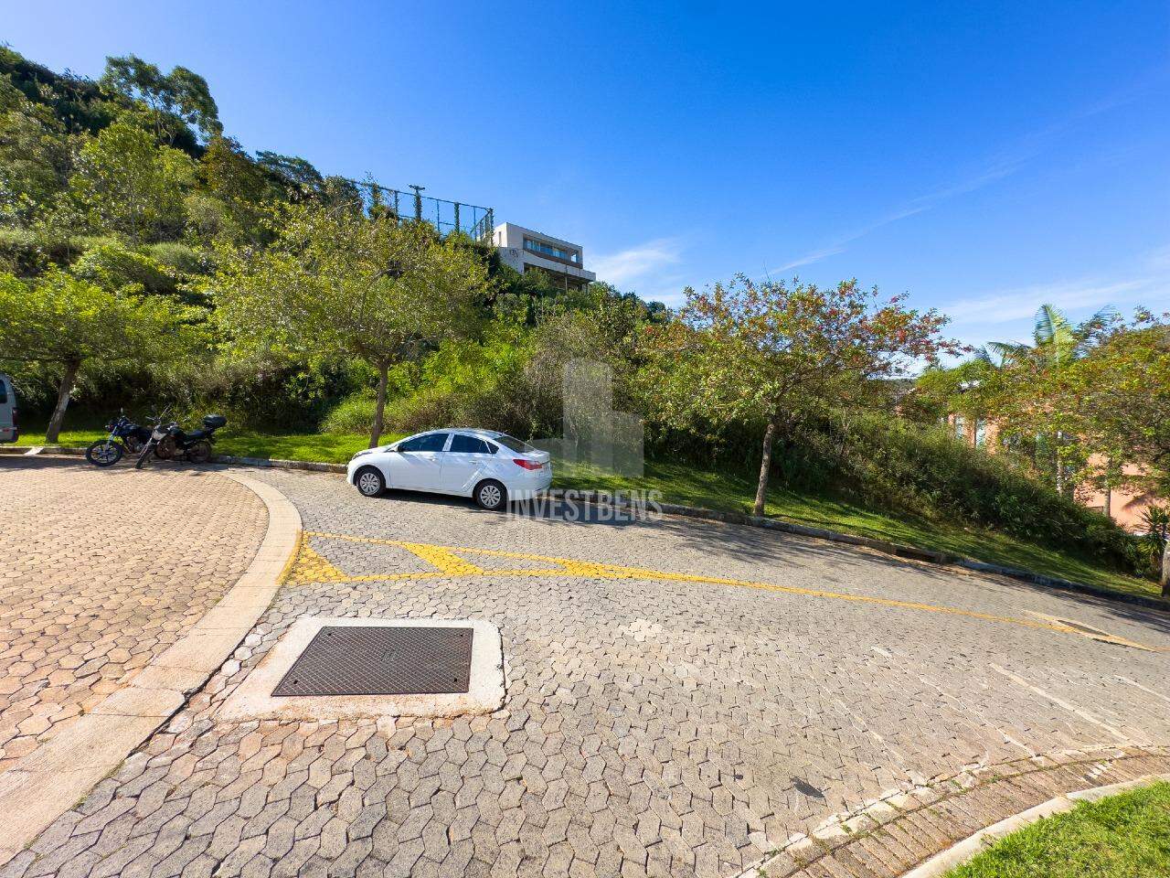 Lote em condomínio à venda no Vale dos Cristais: 