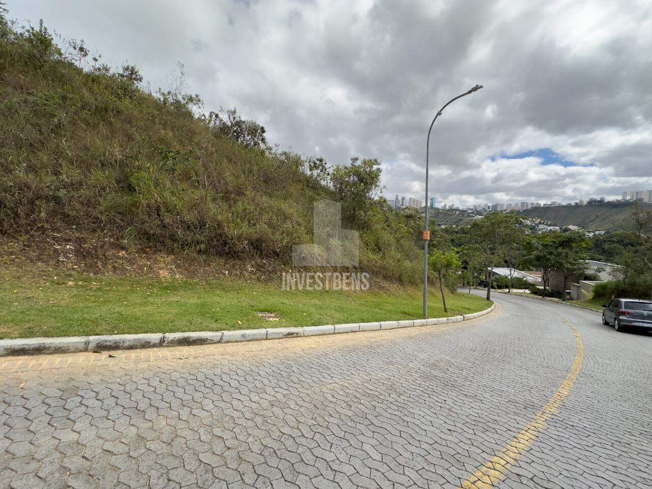 Lote em condomínio à venda no Vale dos Cristais: 