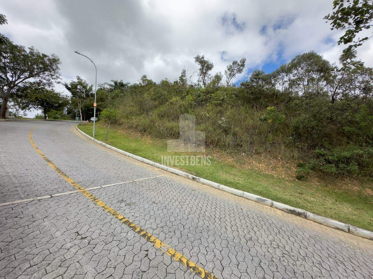 Lote em condomínio à venda no Vale dos Cristais: 