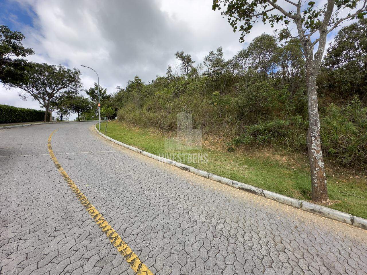 Lote em condomínio à venda no Vale dos Cristais: 