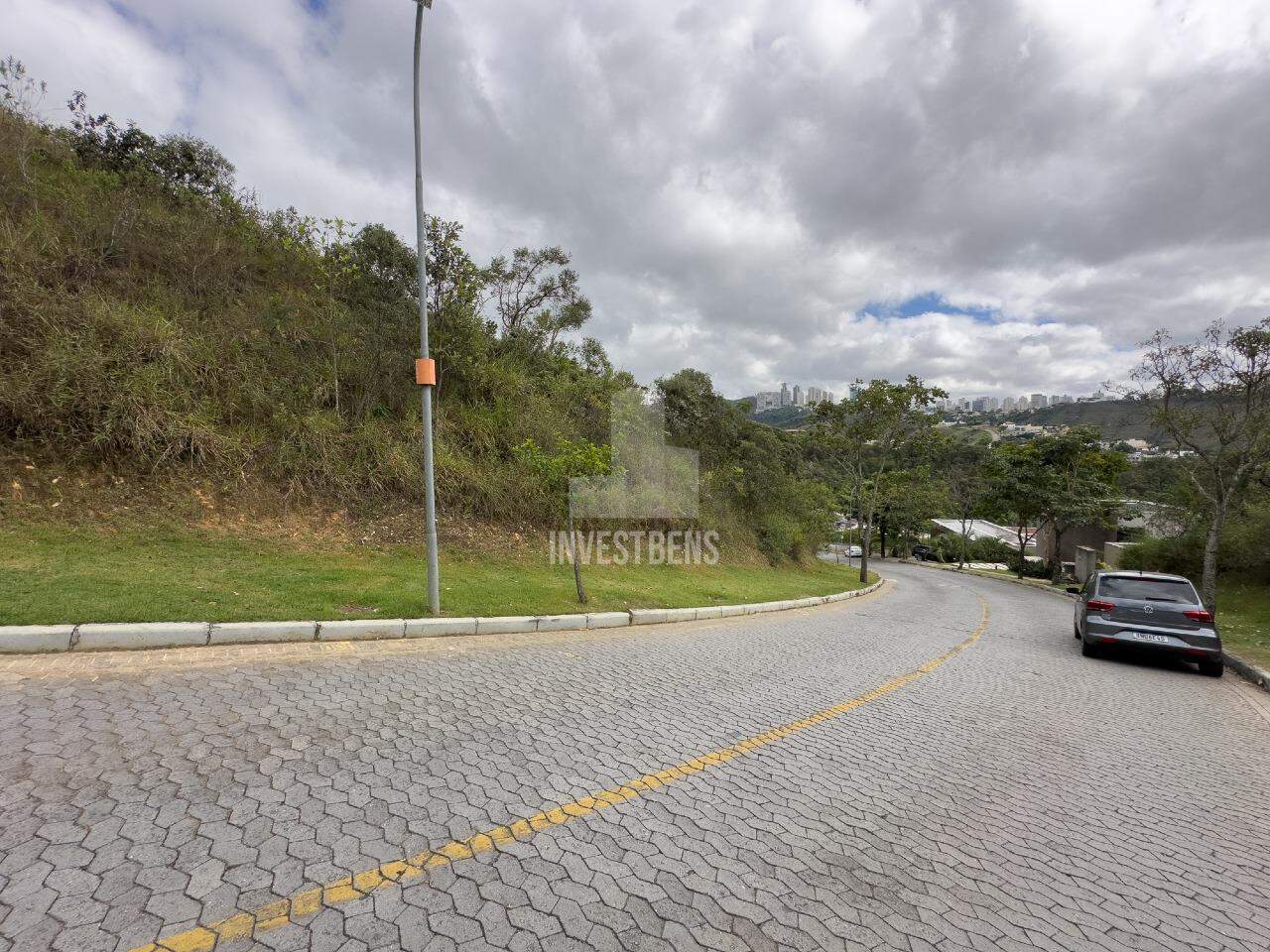 Lote em condomínio à venda no Vale dos Cristais: 