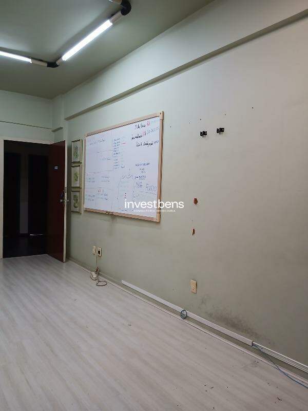 Sala para aluguel no Estoril: 