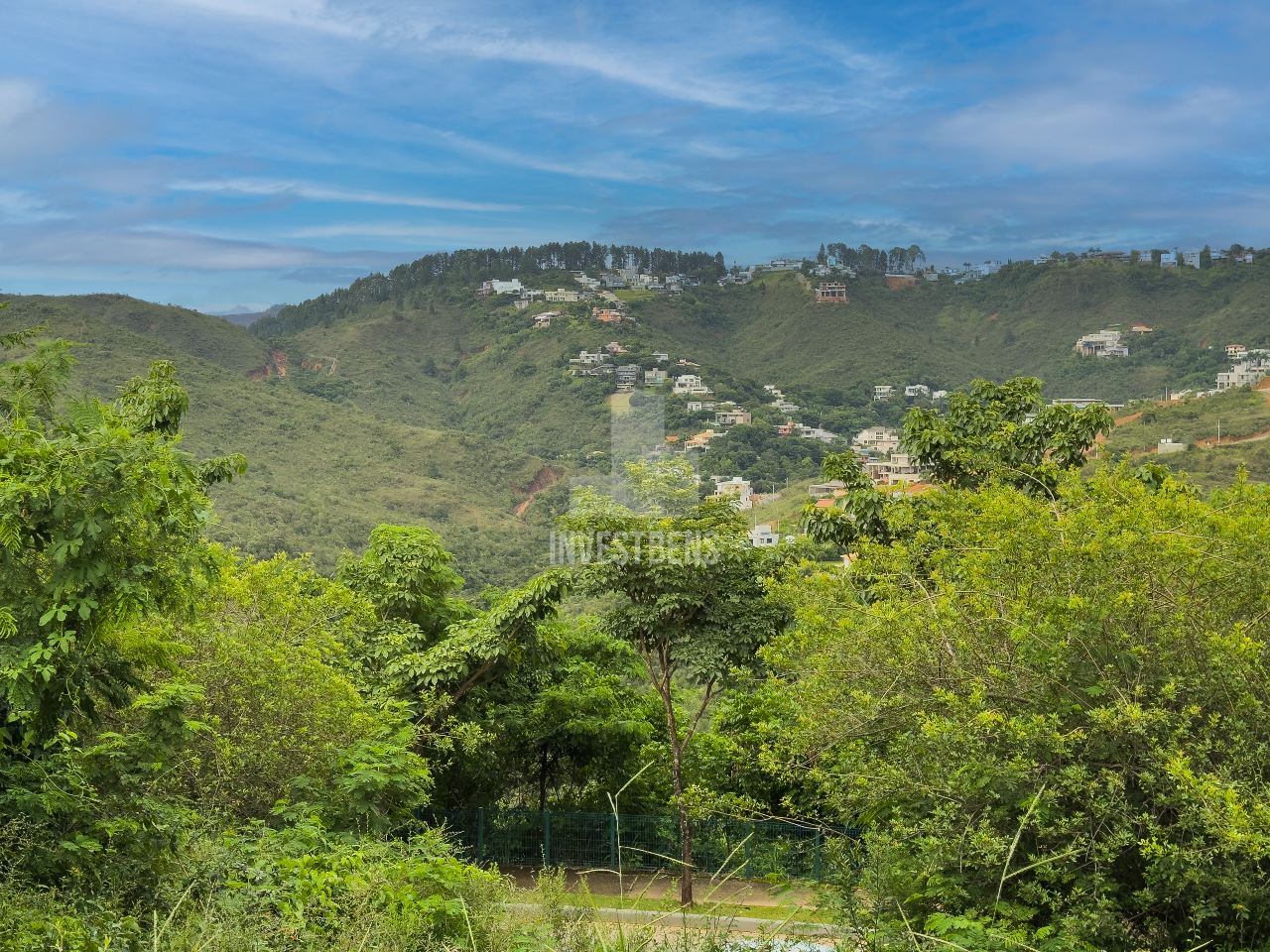 Lote em condomínio à venda no Vale dos Cristais: 