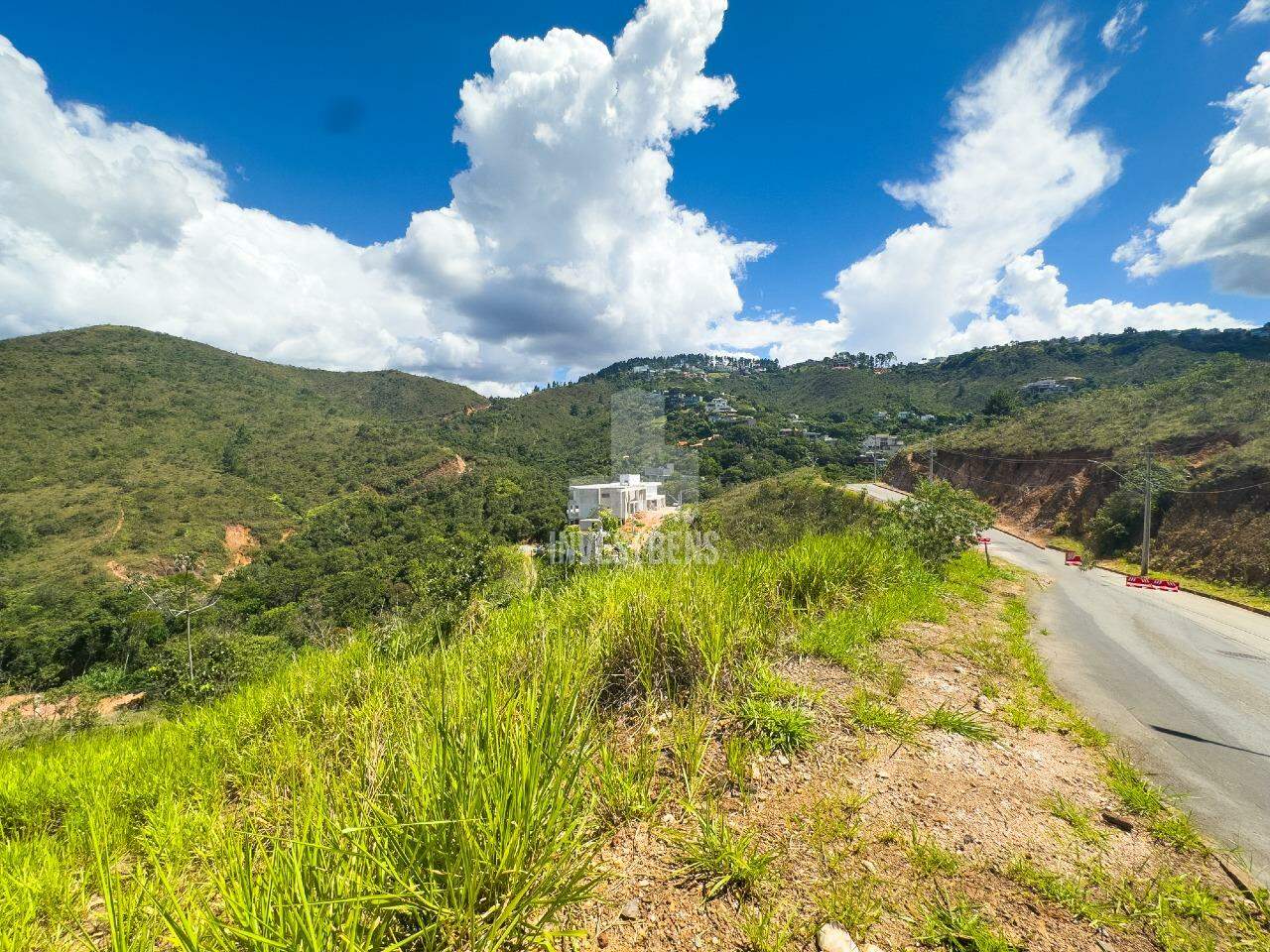 Lote em condomínio à venda no Vila Del Rey: 