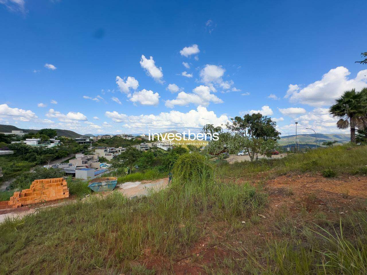 Lote em condomínio à venda no Vale dos Cristais: 