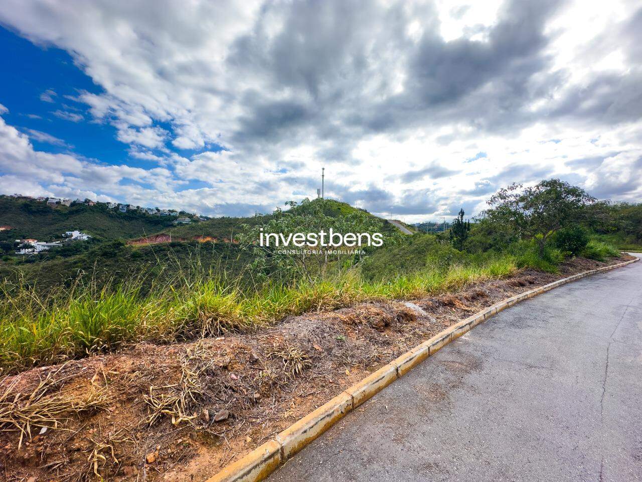 Lote em condomínio à venda no Vila Del Rey: 
