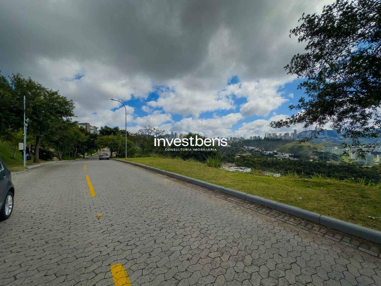 Lote em condomínio à venda no Vale dos Cristais: 