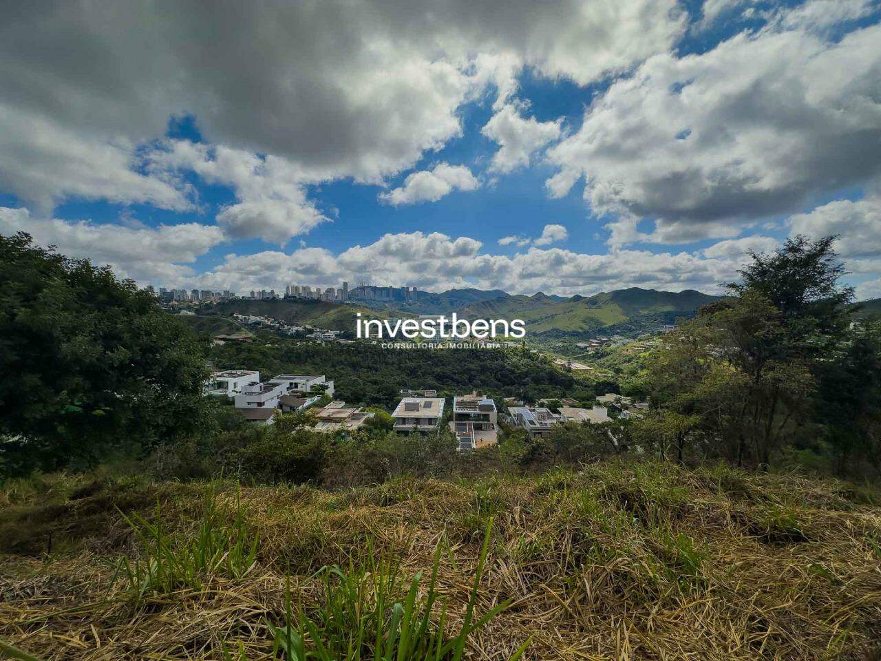 Lote em condomínio à venda no Vale dos Cristais: 