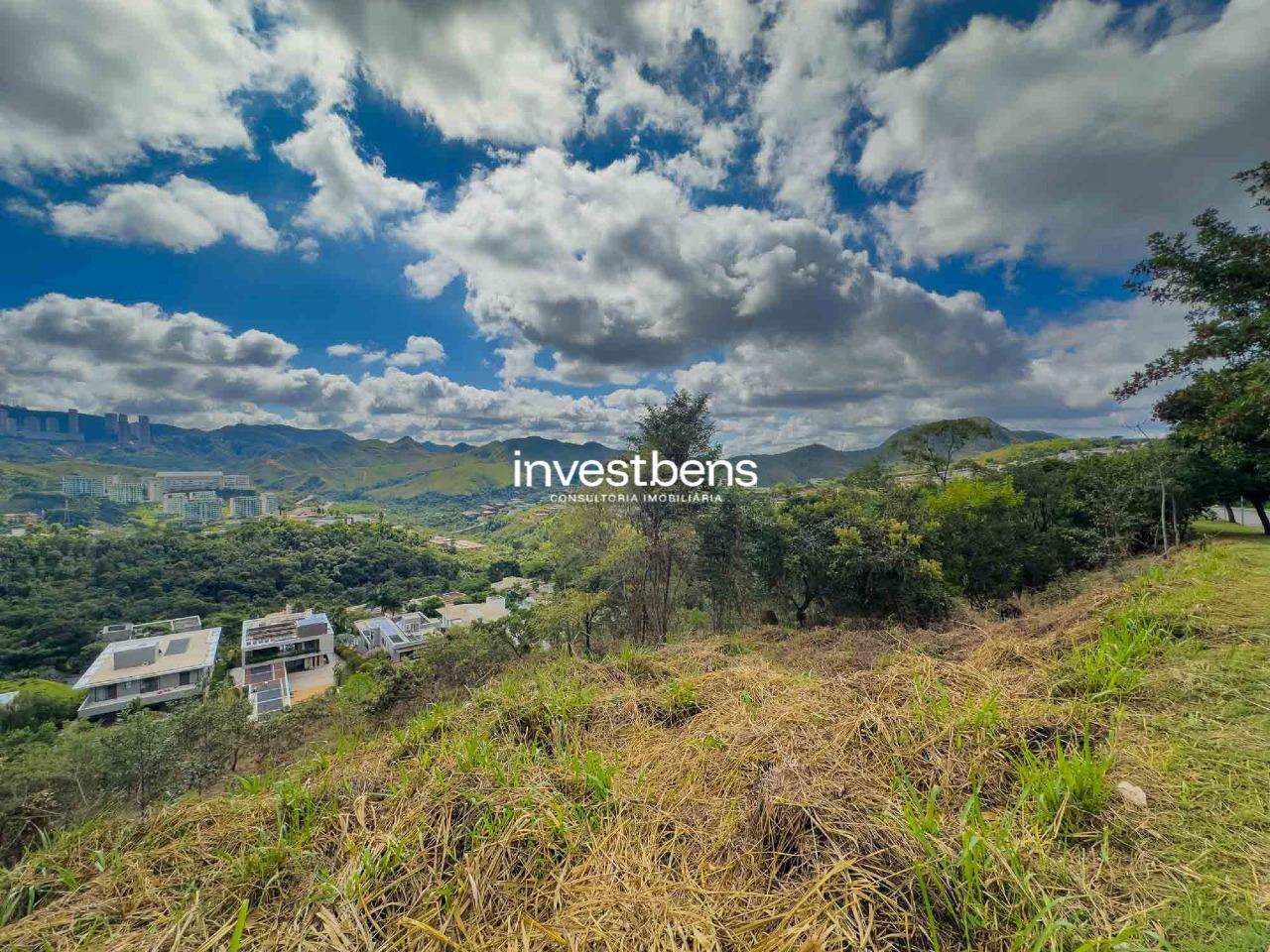 Lote em condomínio à venda no Vale dos Cristais: 