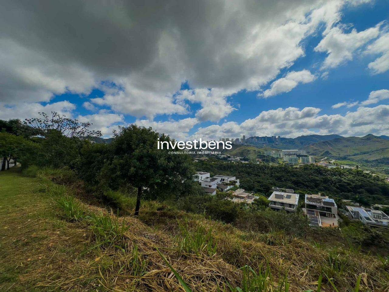 Lote em condomínio à venda no Vale dos Cristais: 