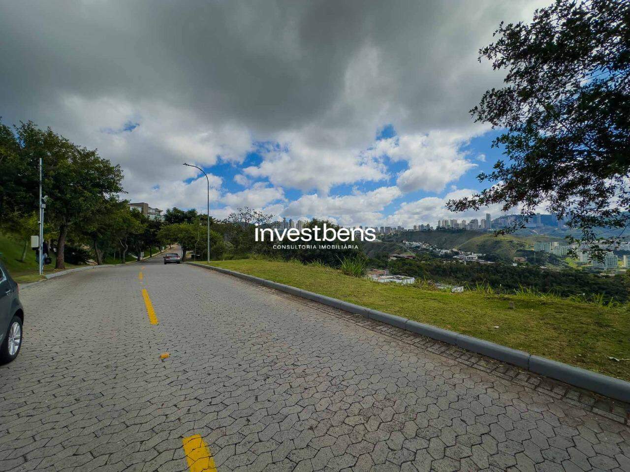 Lote em condomínio à venda no Vale dos Cristais: 
