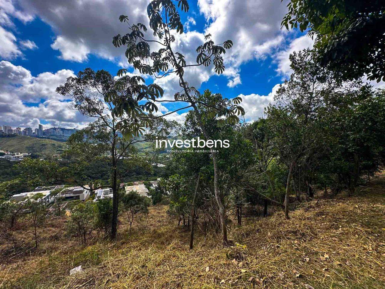 Lote em condomínio à venda no Vale dos Cristais: 