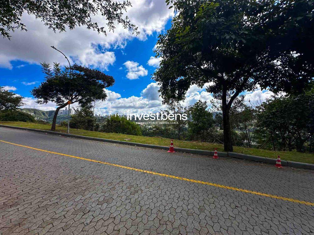 Lote em condomínio à venda no Vale dos Cristais: 