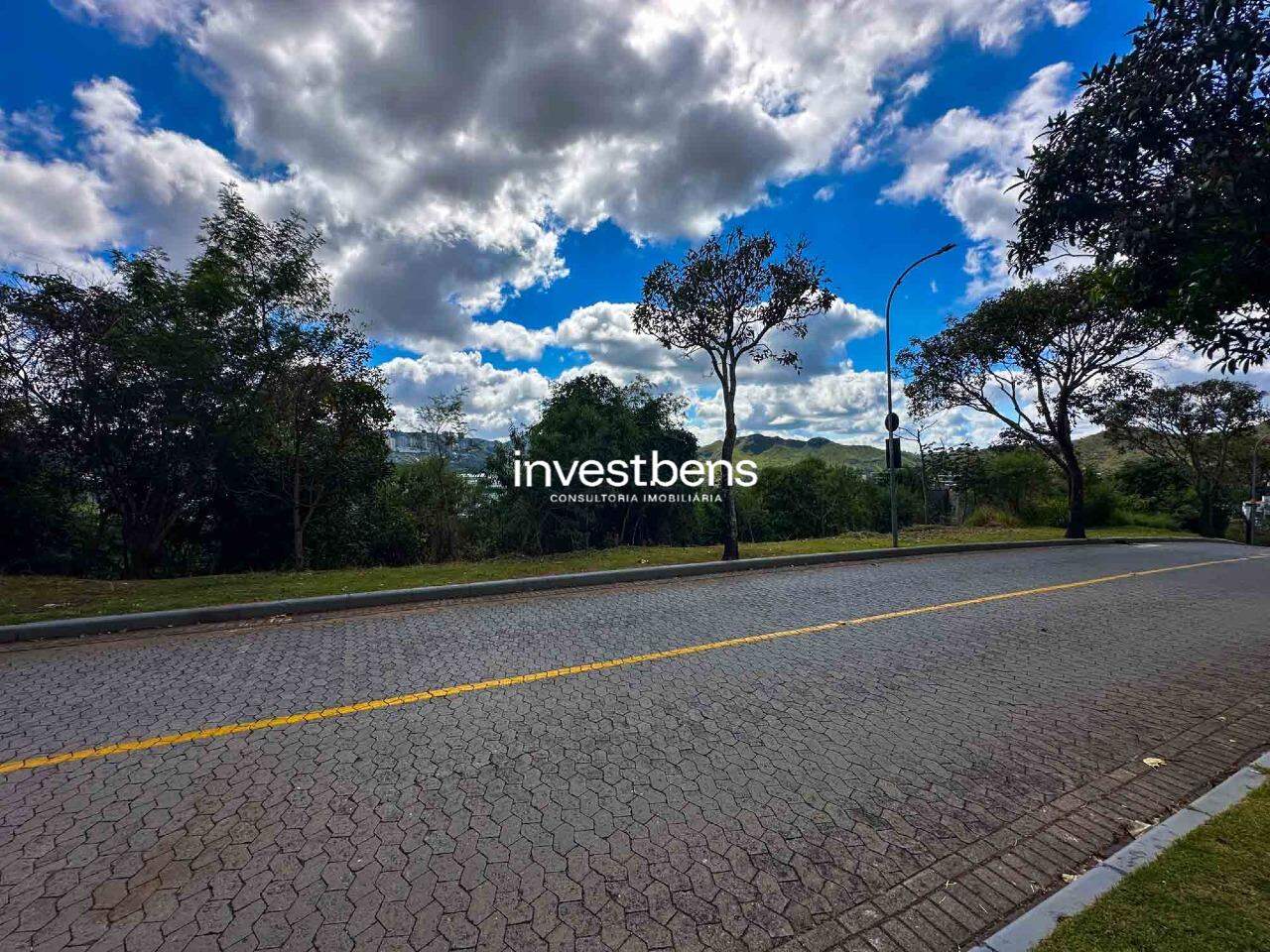 Lote em condomínio à venda no Vale dos Cristais: 