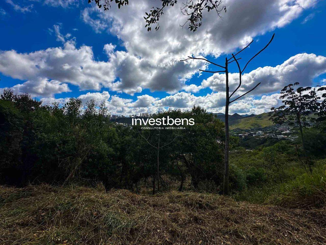 Lote em condomínio à venda no Vale dos Cristais: 