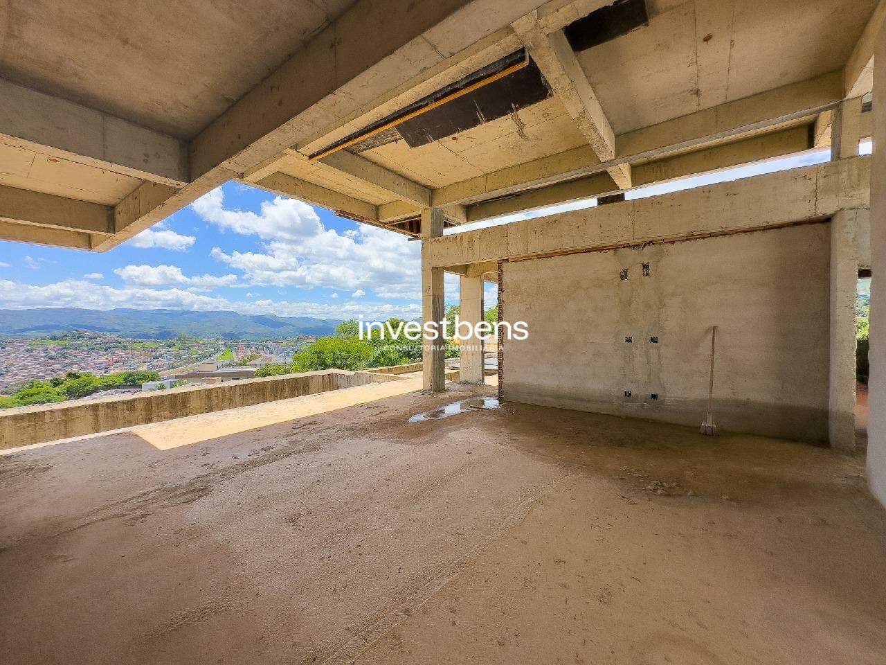 Casa em condomínio à venda no Quintas Do Sol: 