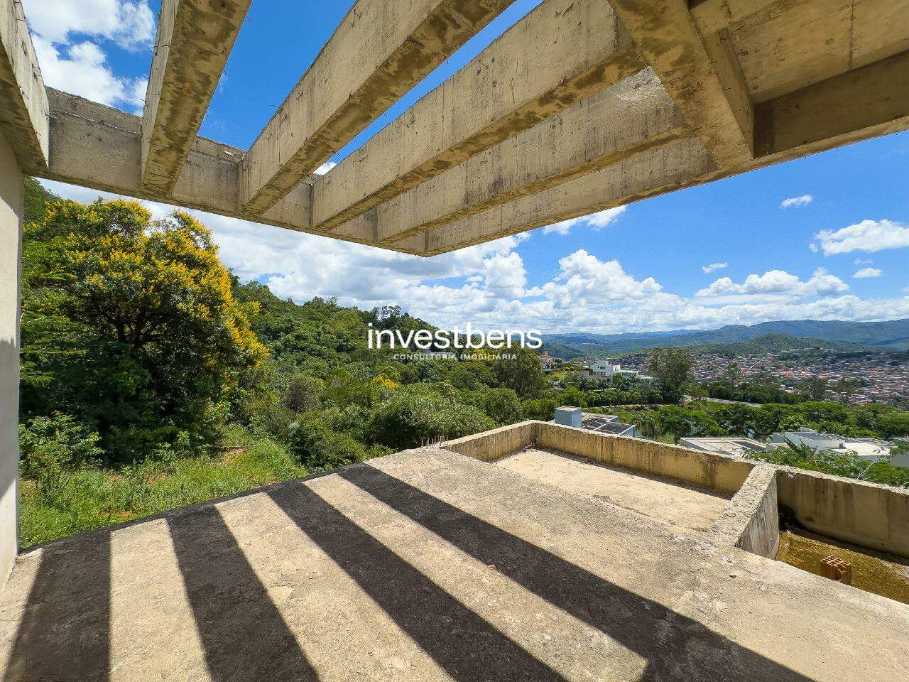 Casa em condomínio à venda no Quintas Do Sol: 
