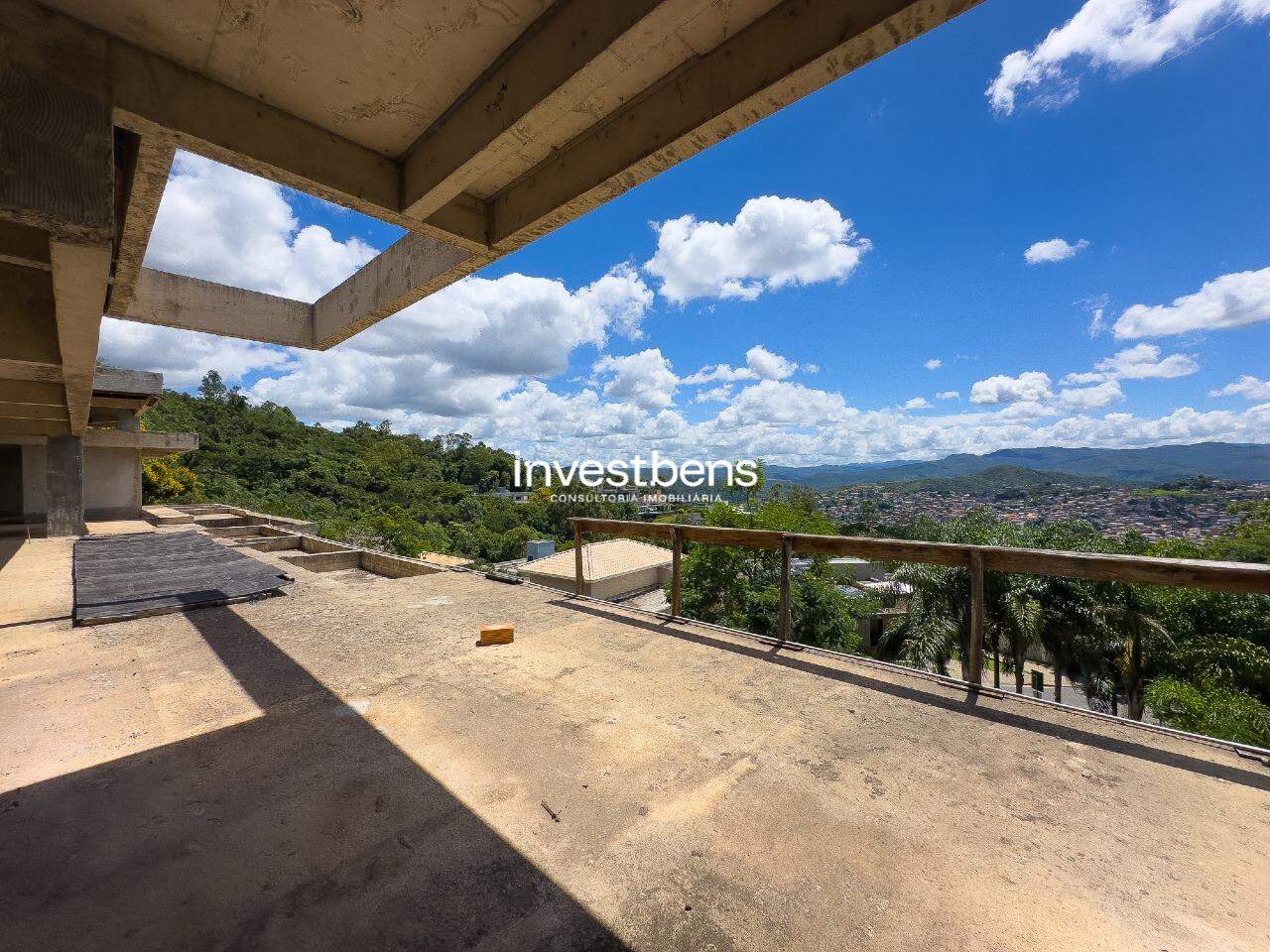 Casa em condomínio à venda no Quintas Do Sol: 