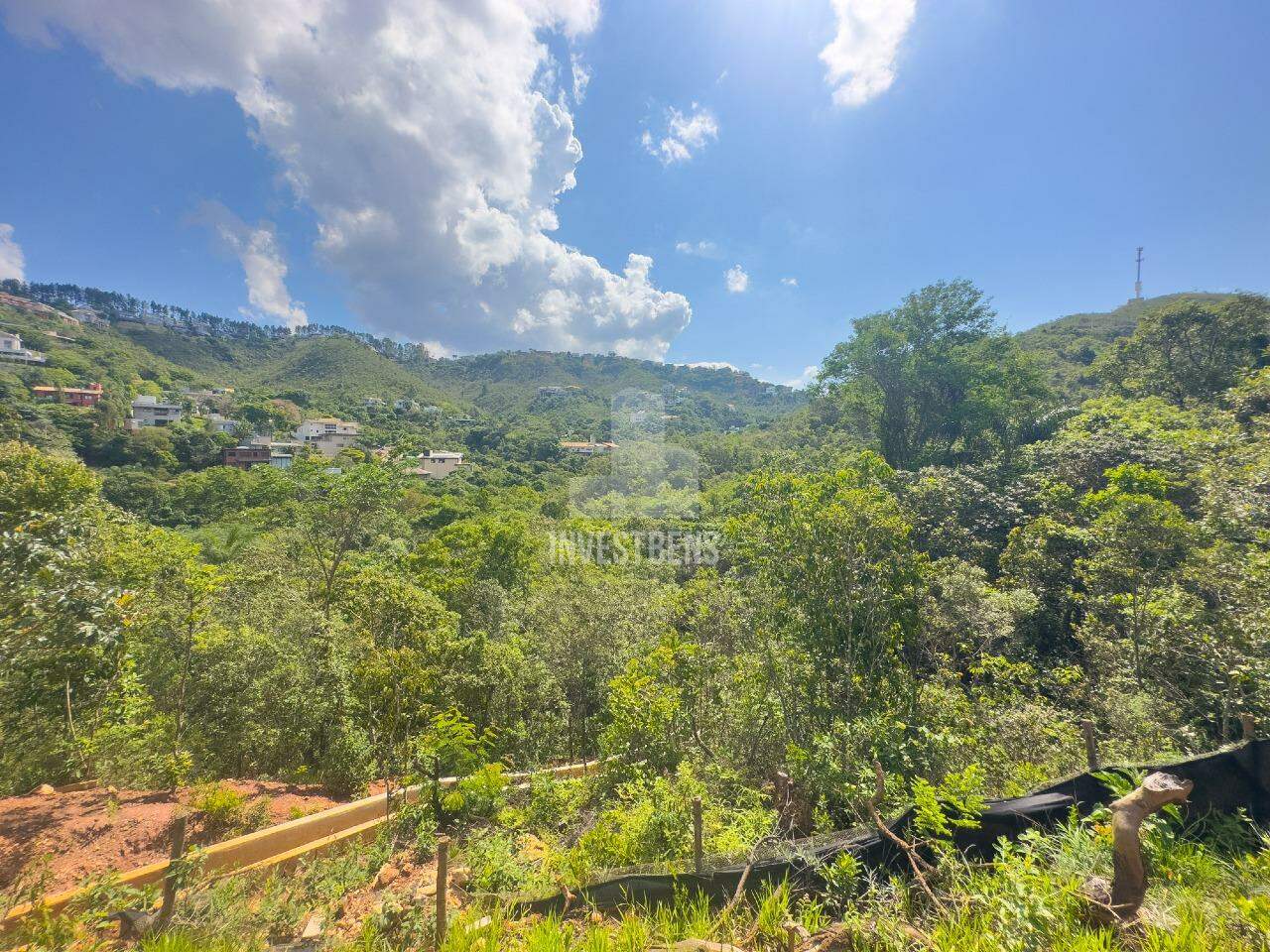 Lote em condomínio à venda no Vila Del Rey: 