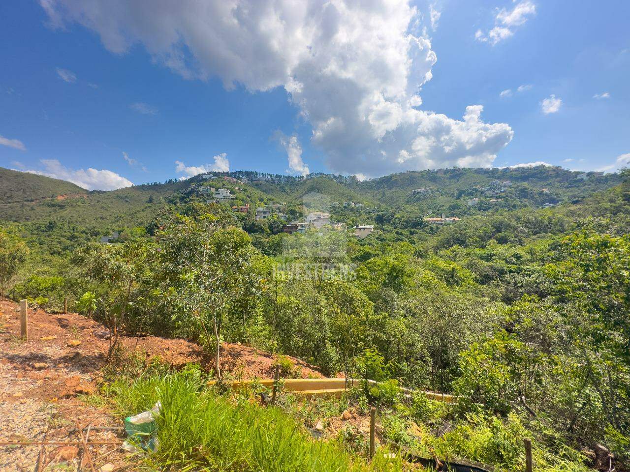 Lote em condomínio à venda no Vila Del Rey: 