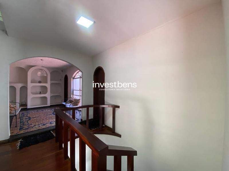 Casa à venda no Sion: 