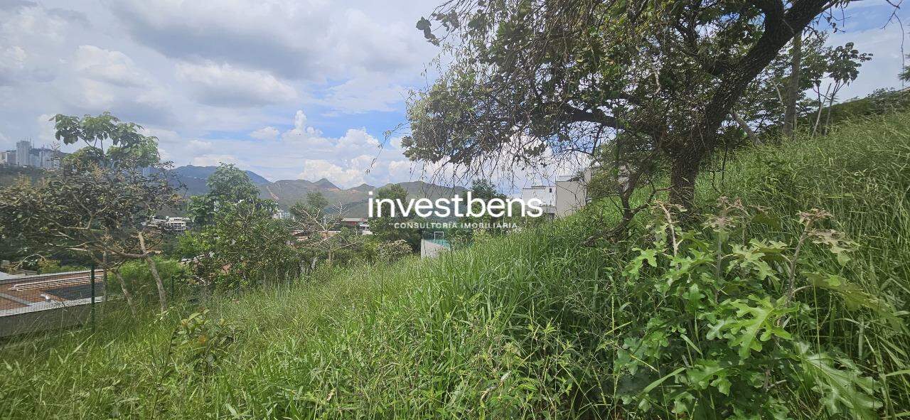 Lote em condomínio à venda no Vale dos Cristais: 