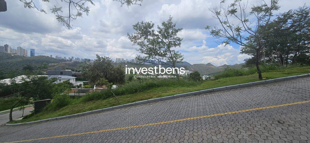 Lote em condomínio à venda no Vale dos Cristais: 