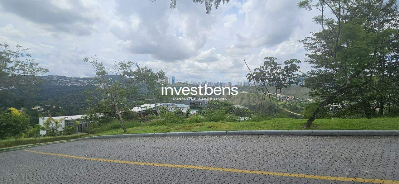 Lote em condomínio à venda no Vale dos Cristais: 