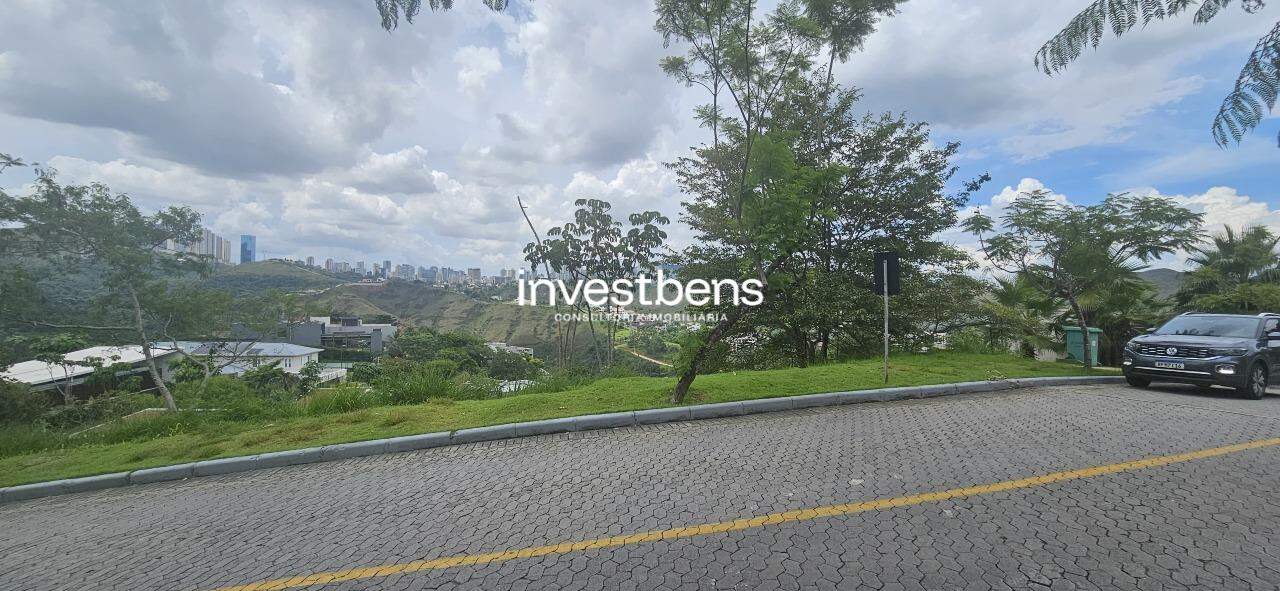 Lote em condomínio à venda no Vale dos Cristais: 