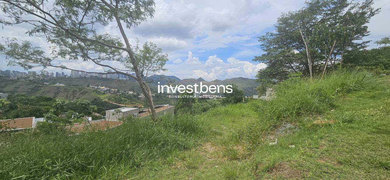 Lote em condomínio à venda no Vale dos Cristais: 