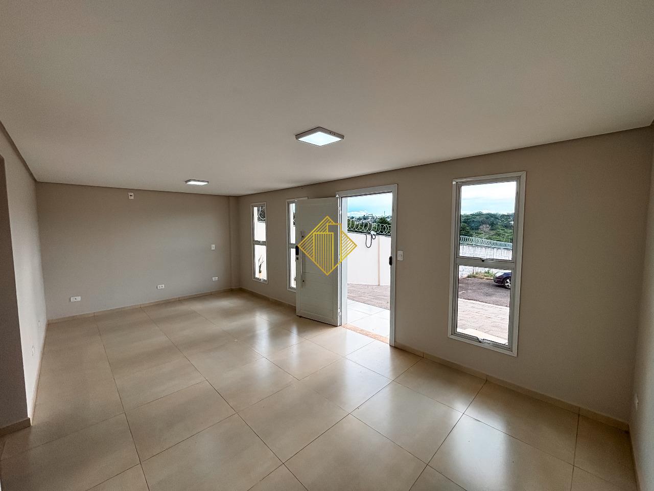 Sobrado à venda no Universitário: 