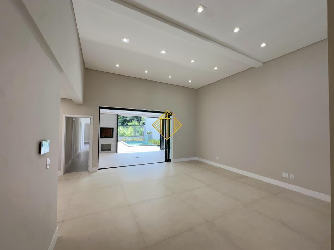 Casa à venda no Tropical III: 