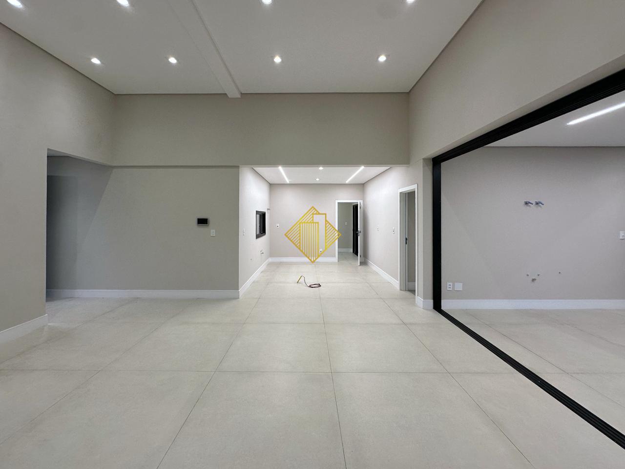 Casa à venda no Tropical III: 