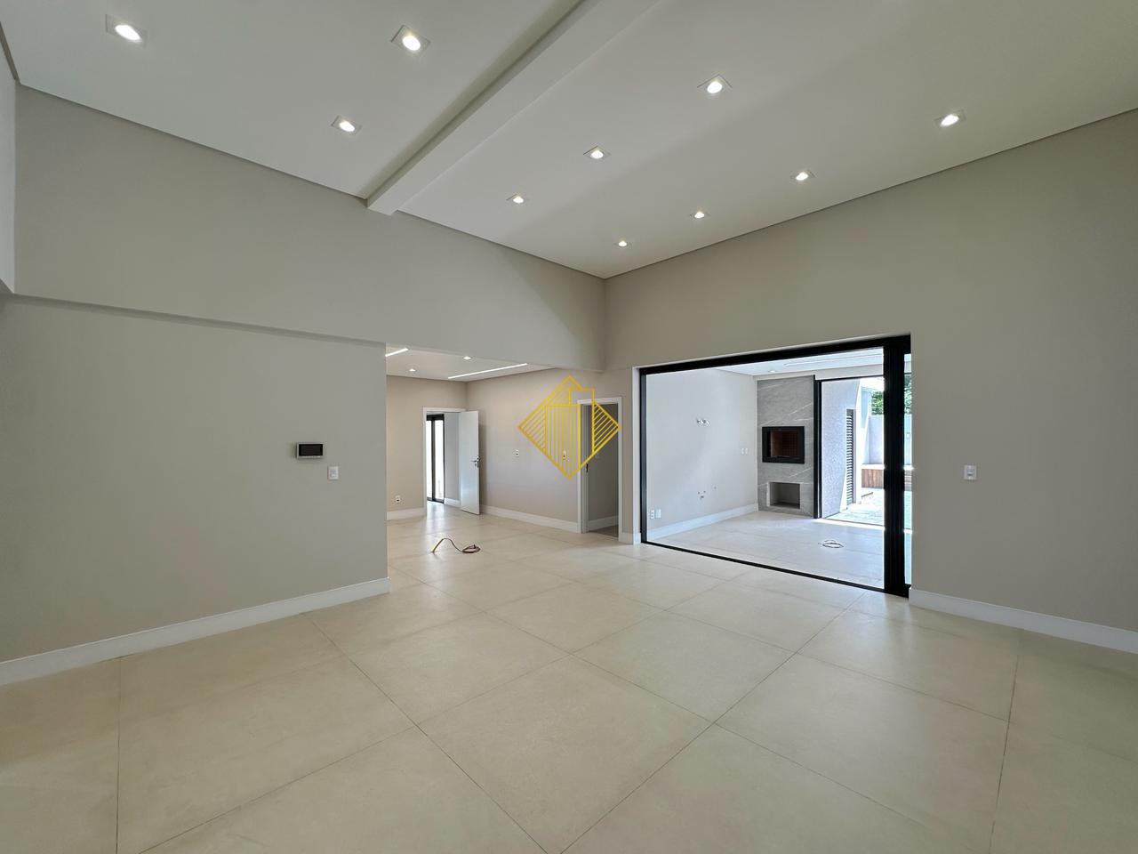 Casa à venda no Tropical III: 