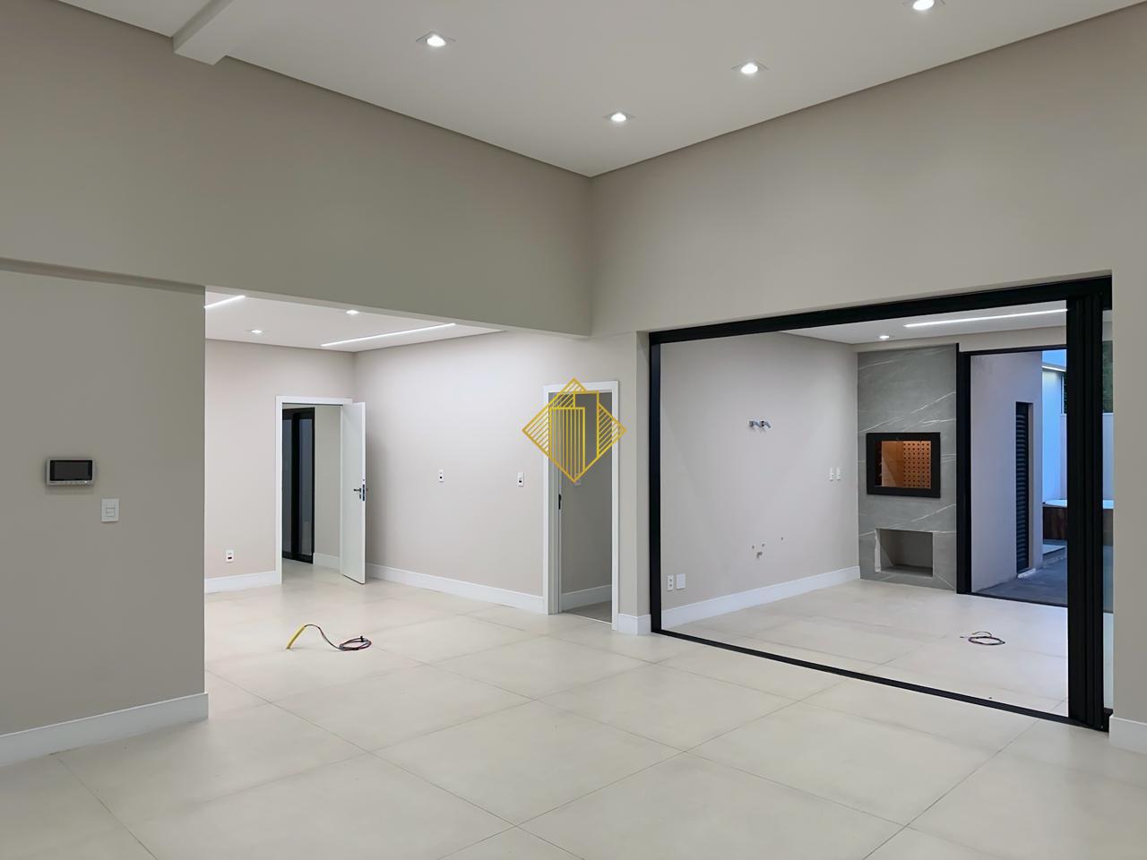 Casa à venda no Tropical III: 