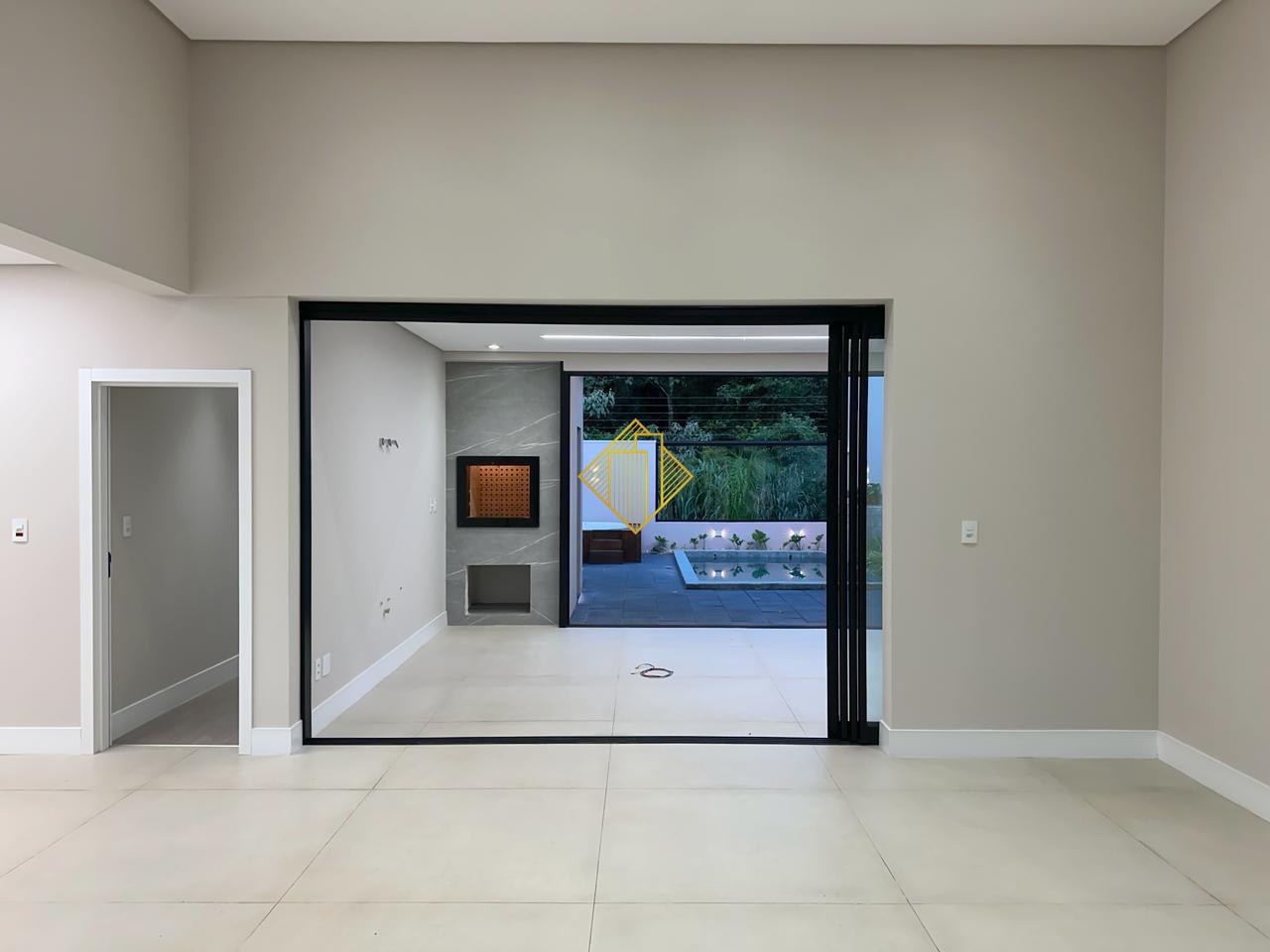 Casa à venda no Tropical III: 