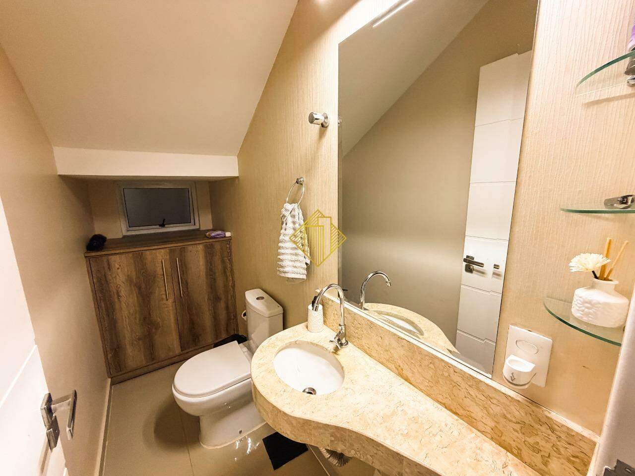 Sobrado à venda no Neva: Lavabo
