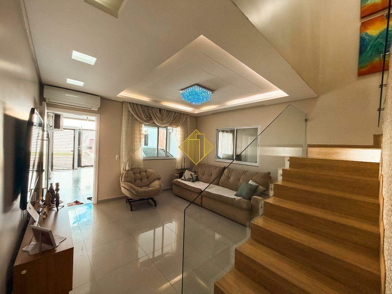 Sobrado à venda no Neva: Sala de estar