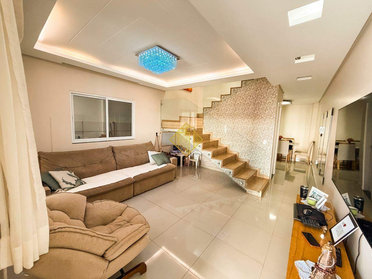 Sobrado à venda no Neva: Sala de estar