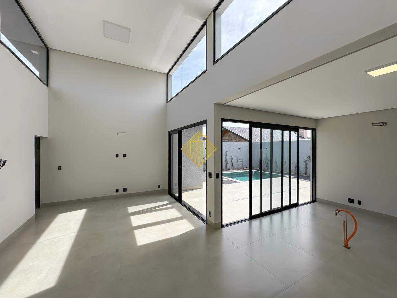 Casa à venda no Recanto Tropical: 