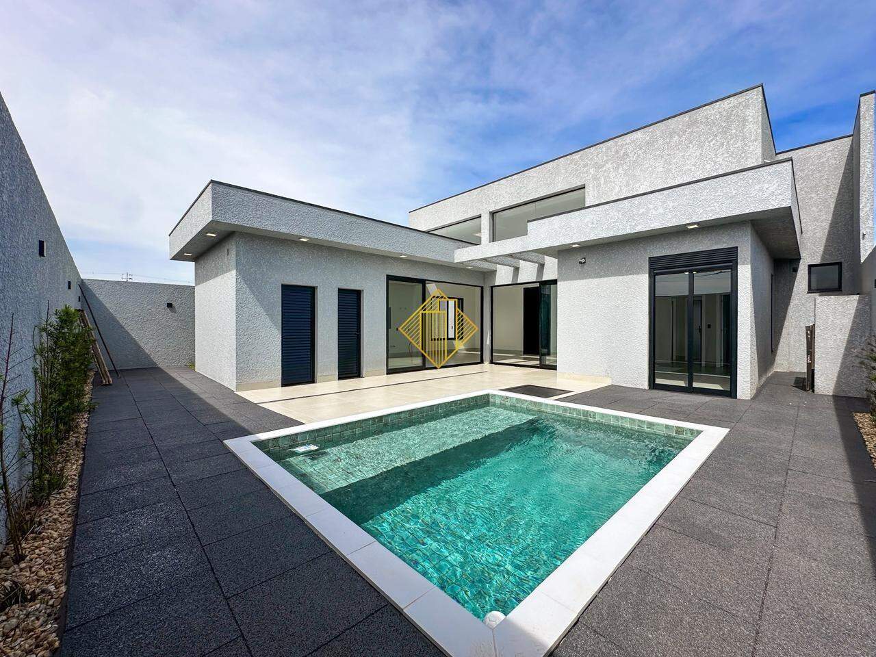 Casa à venda no Recanto Tropical: 