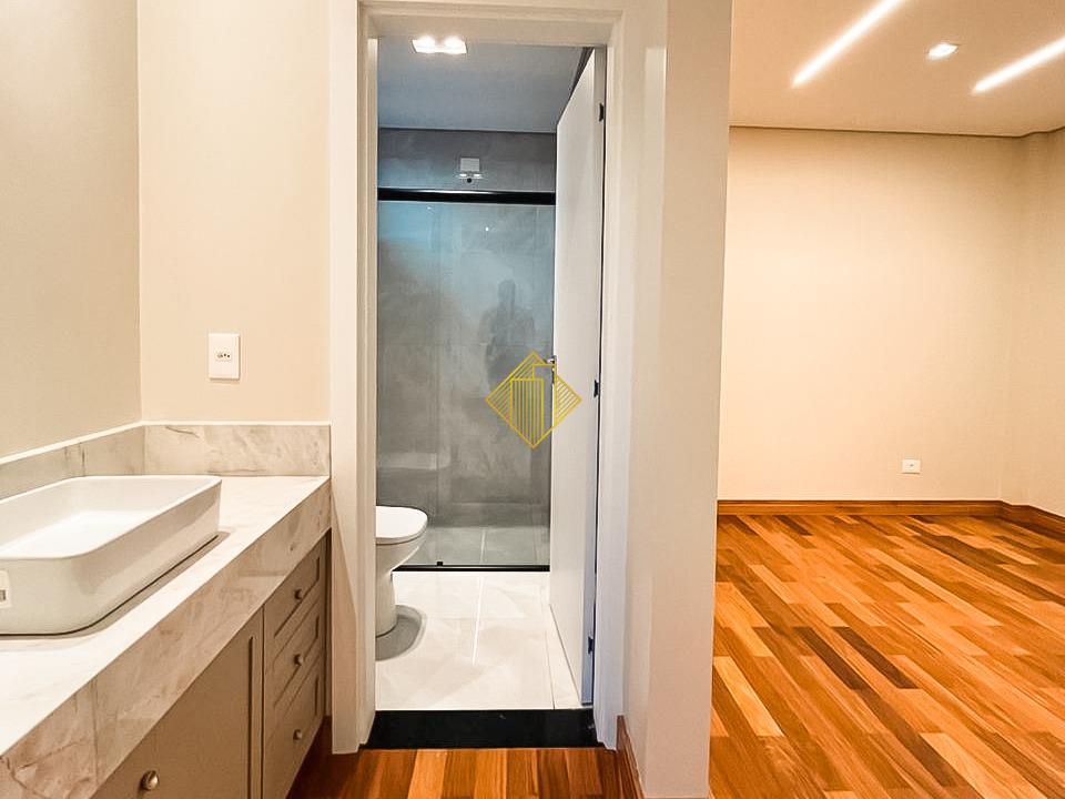 Sobrado à venda no Recanto Tropical: 