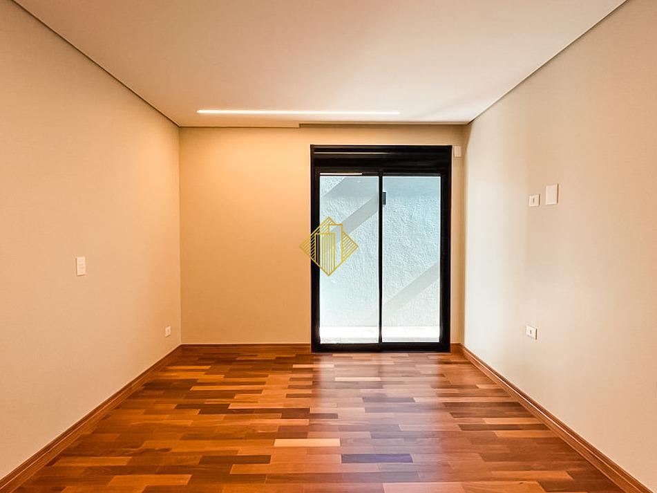 Sobrado à venda no Recanto Tropical: 