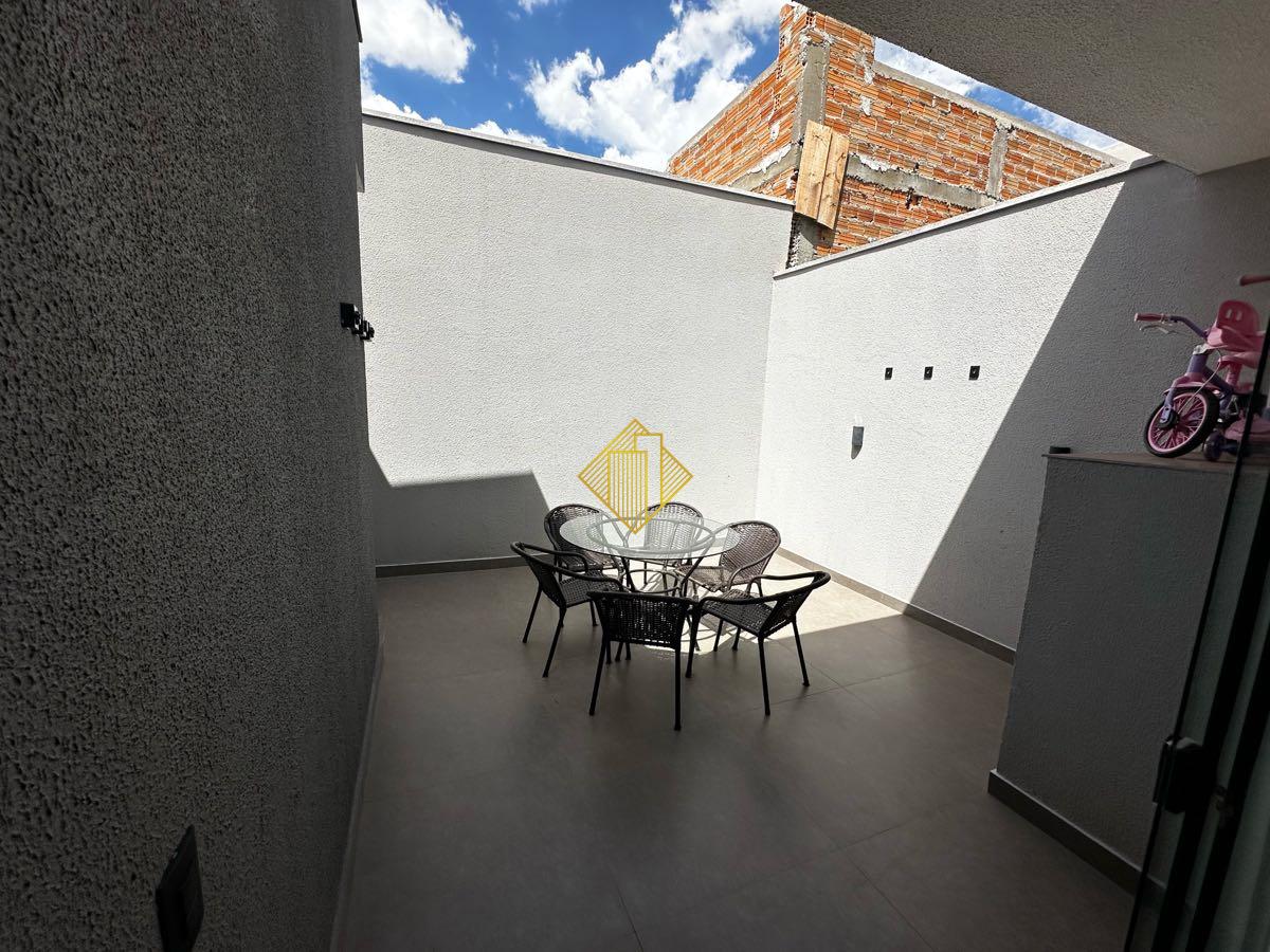 Casa à venda no Recanto Tropical: 