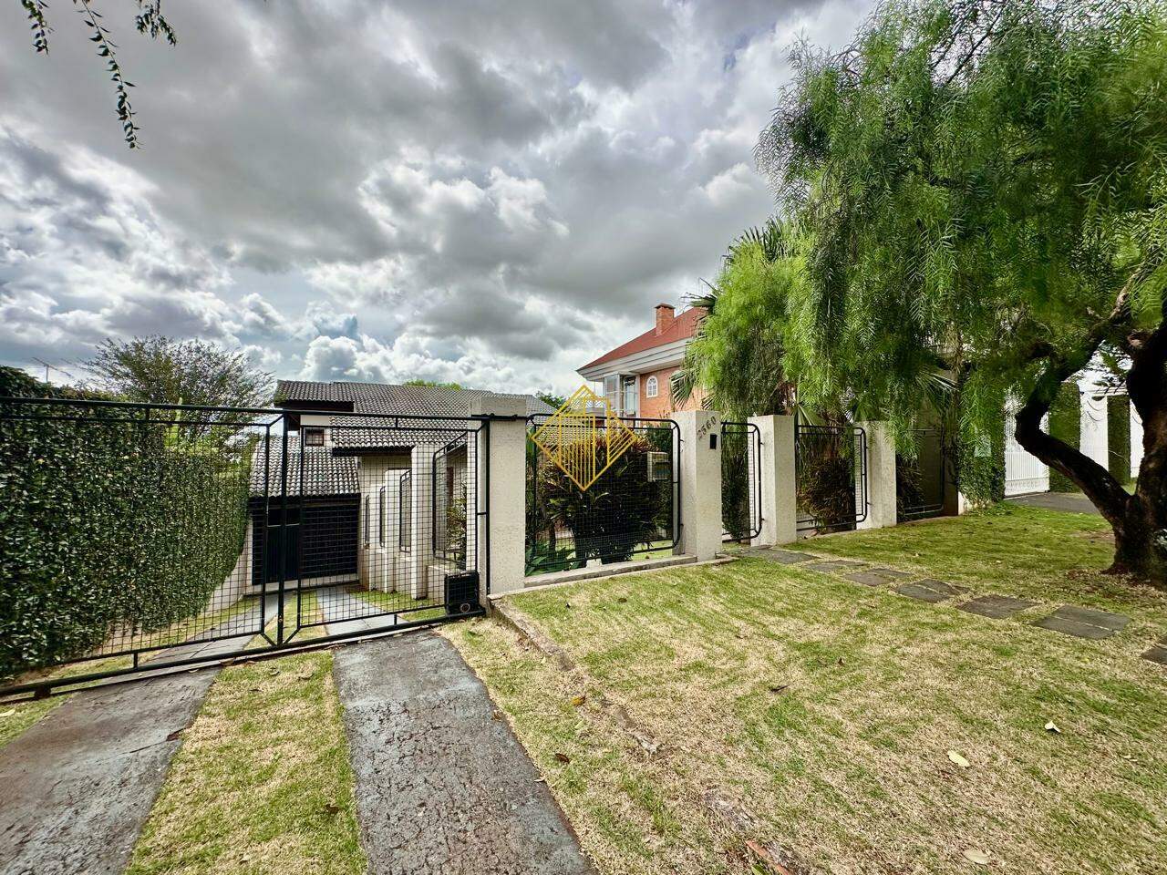 Sobrado para aluguel no Country: 